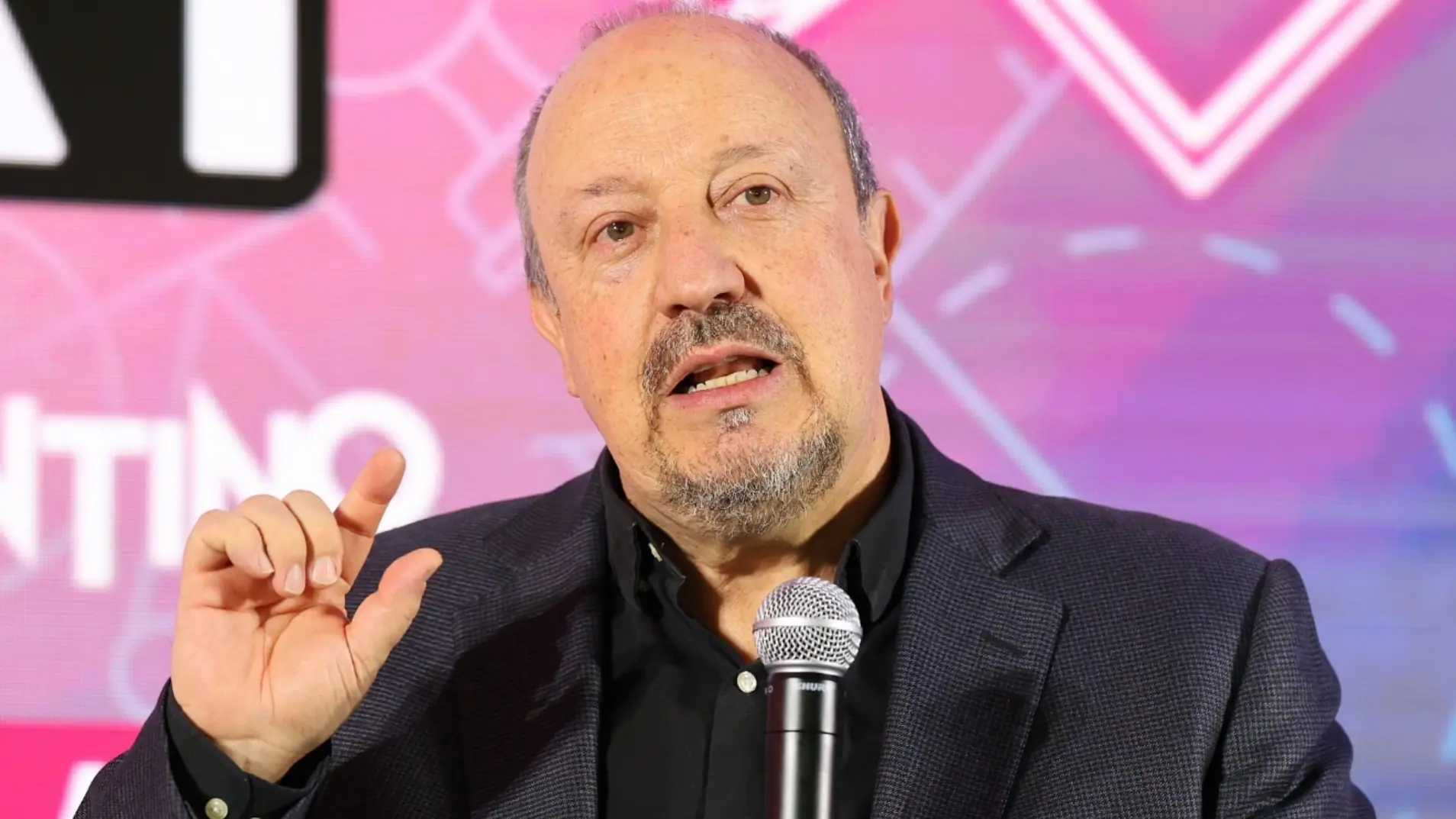 Rafa Benitez đảm nhận công việc huấn luyện thứ 17